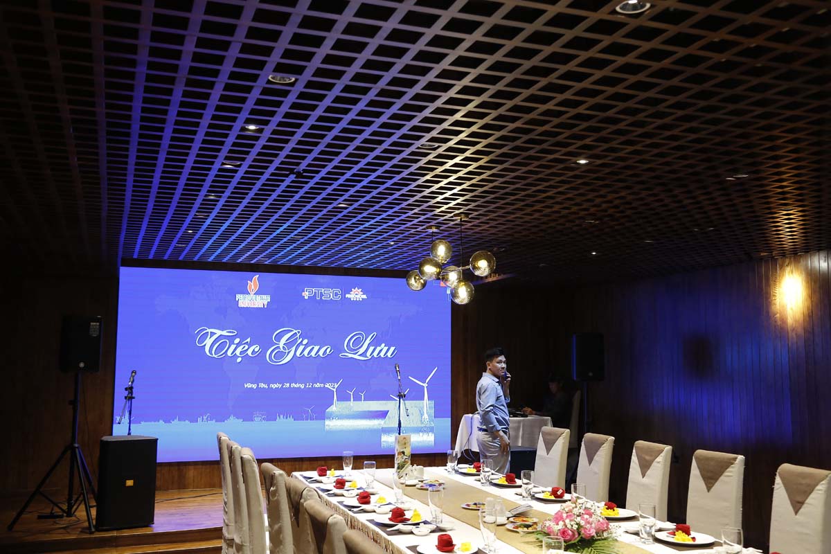 Không gian nhà hàng